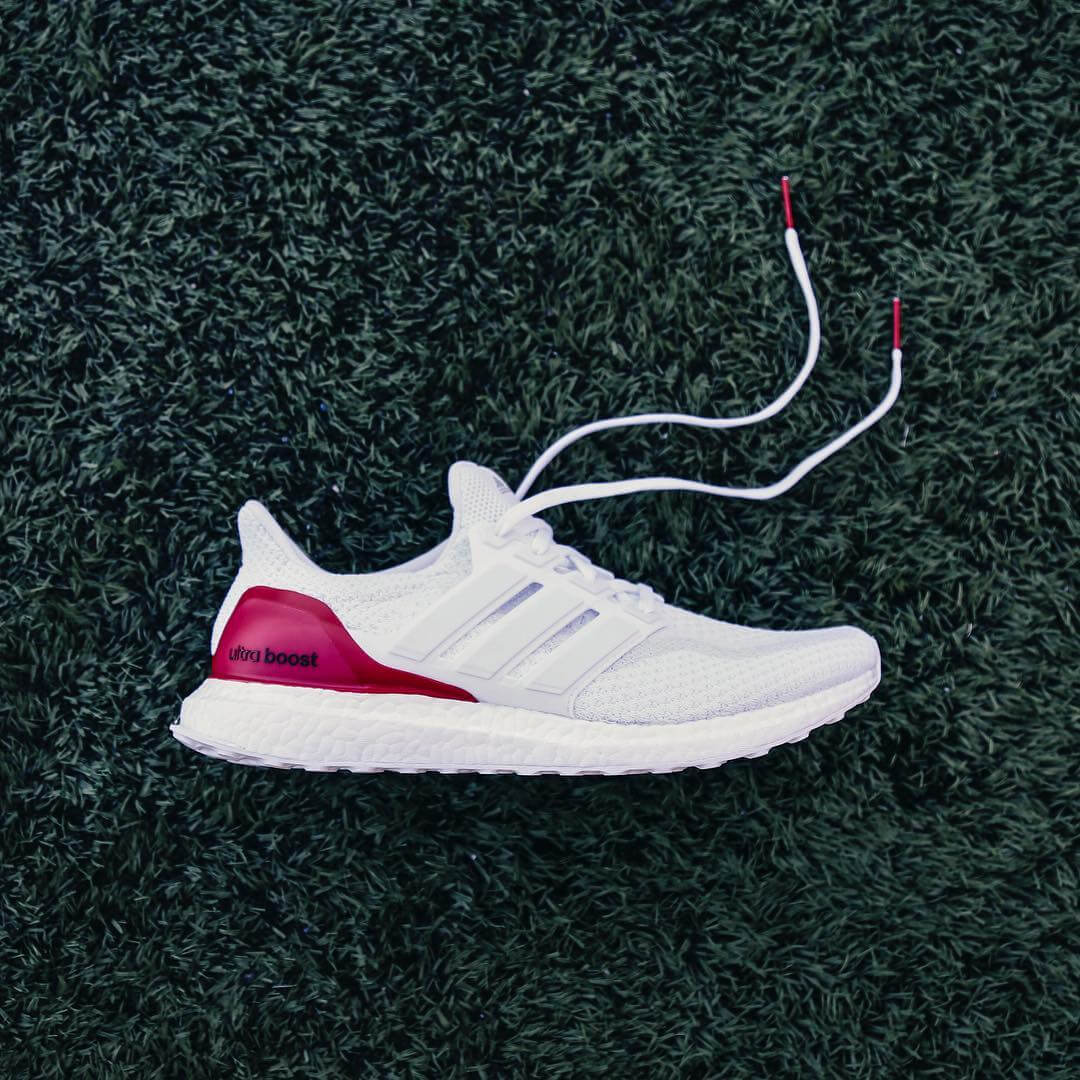 Low top sneakers